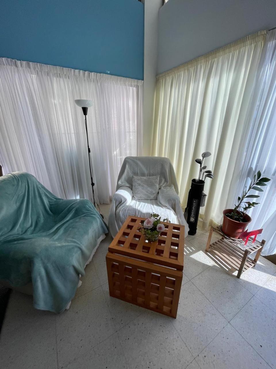 Premium Hostel Marina Paphos Esterno foto