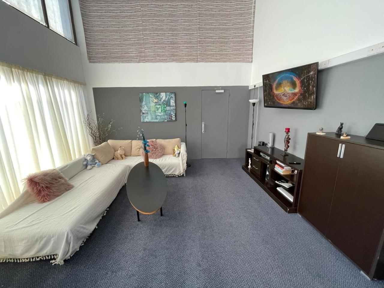 Premium Hostel Marina Paphos Esterno foto