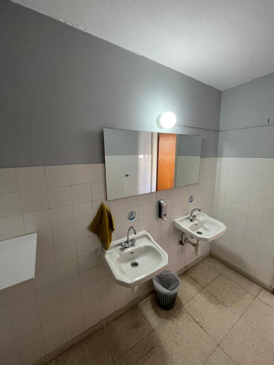 Premium Hostel Marina Paphos Esterno foto