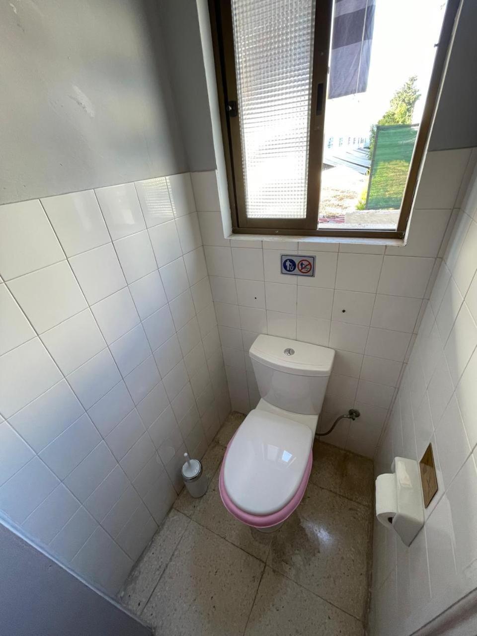 Premium Hostel Marina Paphos Esterno foto